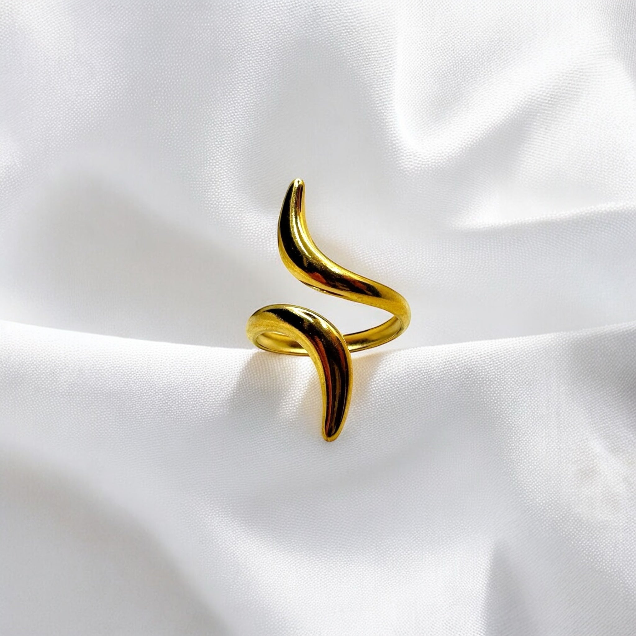 Anello scudo gold regolabile Sharifa Crystals